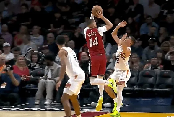 希罗突起内线强打得手，热火次节打出12-4领先太阳到16分