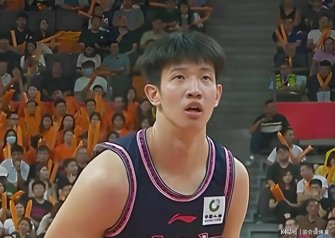 广东队真难了，爆料又一位天才球员也要离队，被杜锋雪藏太可惜